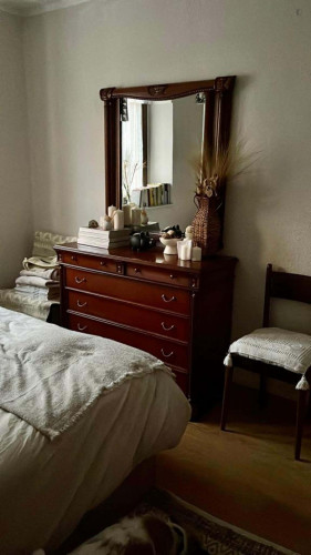 Room in Calle Campoamor, Oviedo with 5 bedrooms