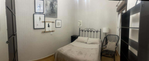 Room in Calle Campoamor, Oviedo with 5 bedrooms