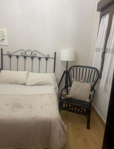 Room in Calle Campoamor, Oviedo with 5 bedrooms