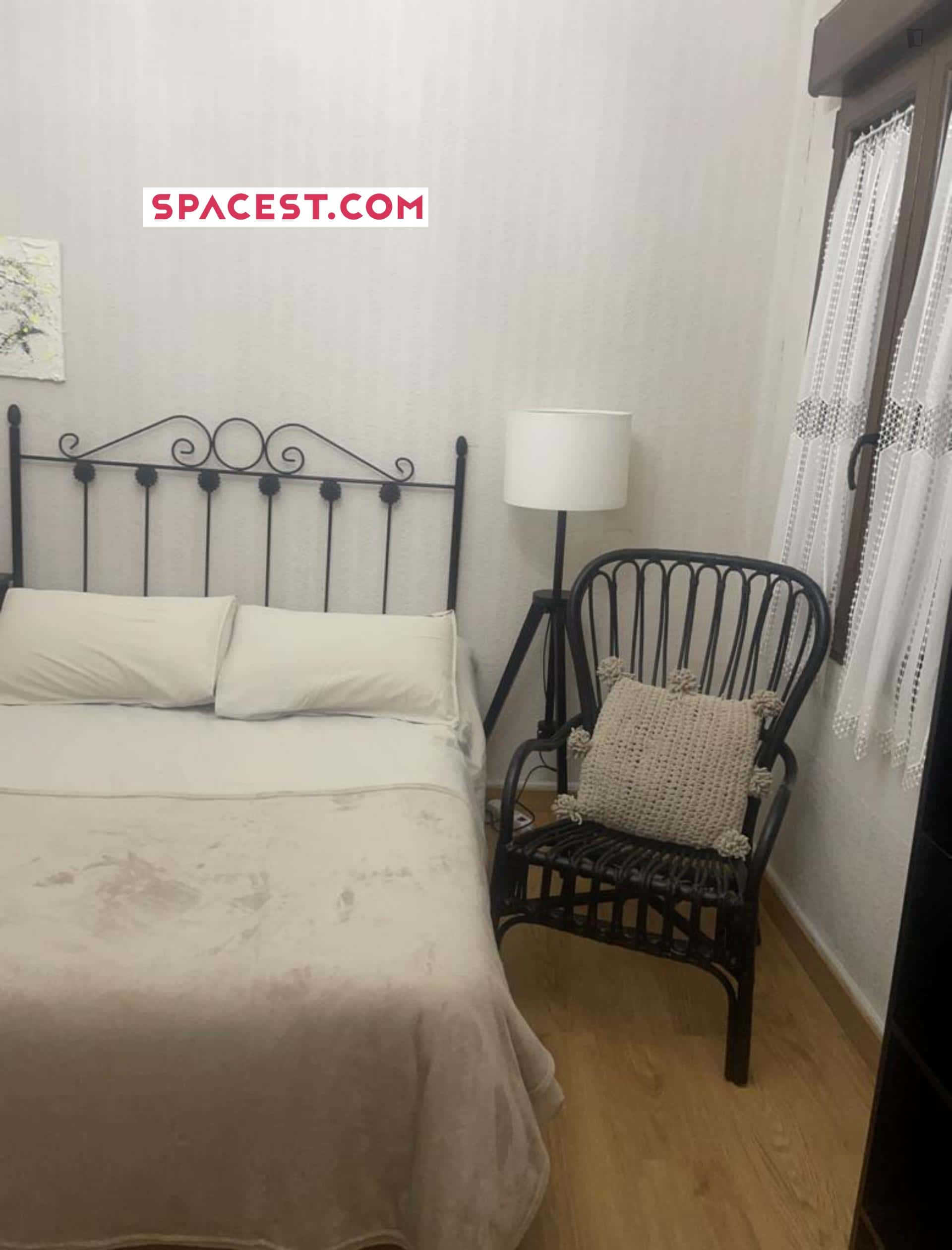 Room In Calle Campoamor, Oviedo With 5 Bedrooms - 1