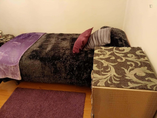 Room in Calle Campoamor, Oviedo with 5 bedrooms