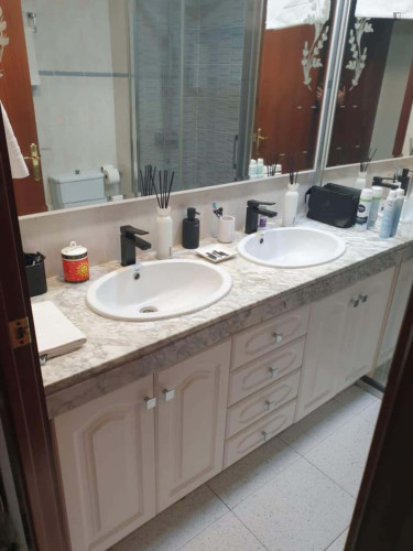 Room in Carrer de Ramiro de Maeztu, Badalona for 110 m² with 3 bedrooms