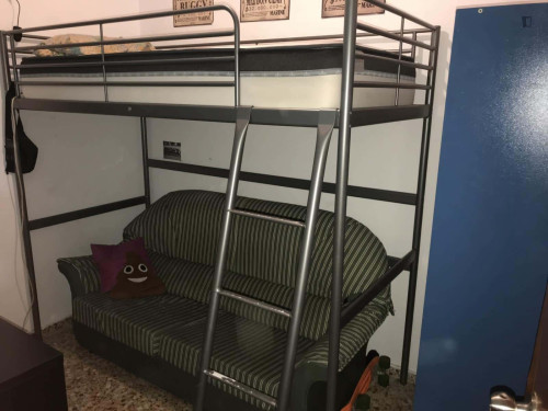 Room in Carrer de Sant Joan Bosco, Sant Boi de Llobregat with 4 bedrooms