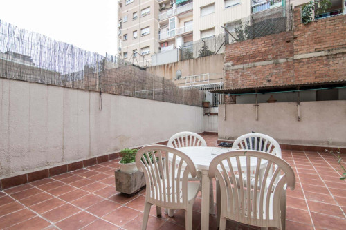 Room in Carrer de Sant Joan Bosco, Sant Boi de Llobregat with 4 bedrooms
