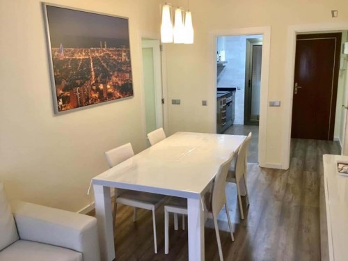 Room in Carrer de Josep Recort i Dagà, Cornellà de Llobregat with 2 bedrooms