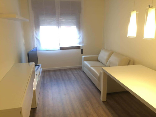 Room in Carrer de Josep Recort i Dagà, Cornellà de Llobregat with 2 bedrooms