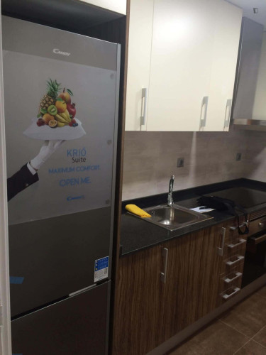 Room in Carrer de Josep Recort i Dagà, Cornellà de Llobregat with 2 bedrooms