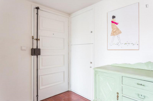 Appealing single bedroom in a 4-bedroom flat, in Bonfim