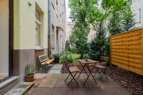 Cosy apartment with garden near lake and Park in central location, 1min to U7