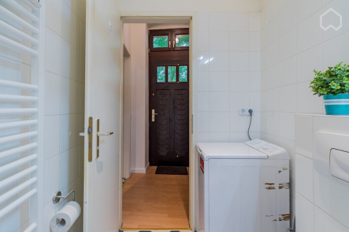 Cosy apartment with garden near lake and Park in central location, 1min to U7
