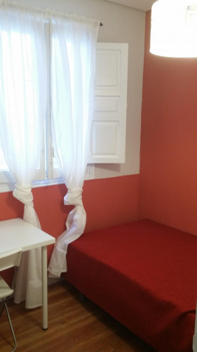 Attractive single bedroom near San Bernardo metro