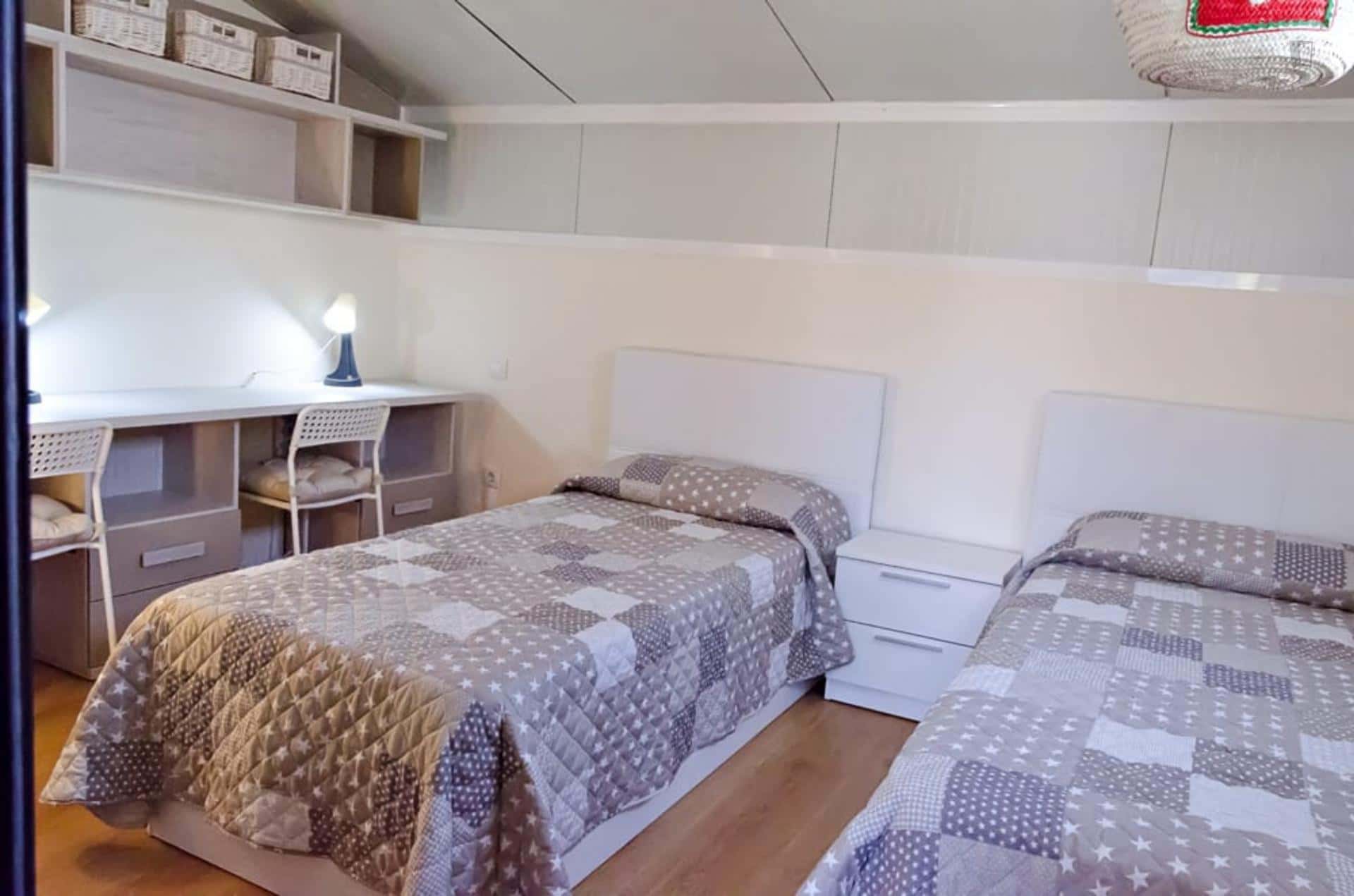  Room In Calle La Huerta, Zaragoza With 3 Bedrooms  -  Room in Calle la Huerta, Zaragoza with 3 bedrooms  - Gallery -  1