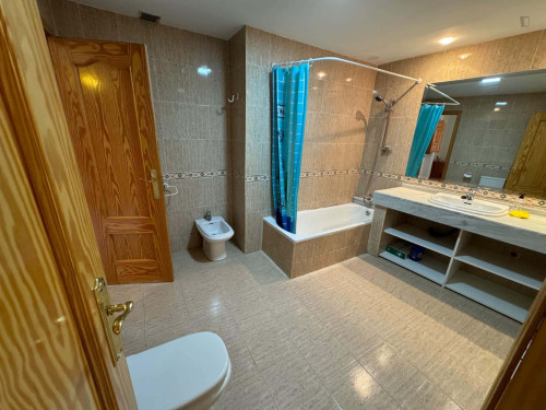 Apartment in Calle Serrano, Granada for 120 m² with 3 bedrooms - Gallery - 6