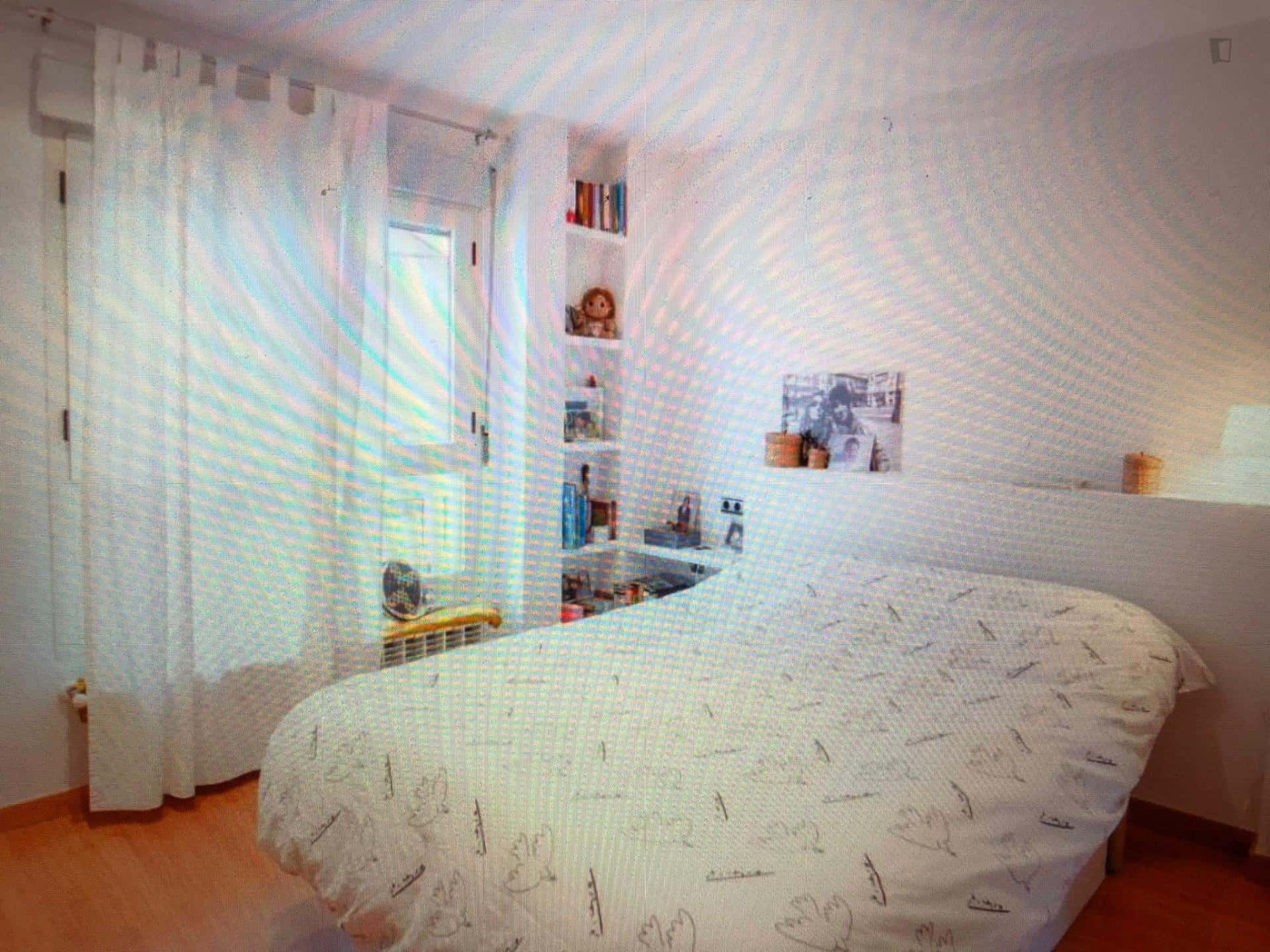 Room In Camino Minasierra, Granada For 100 M² With 3 Bedrooms - 2