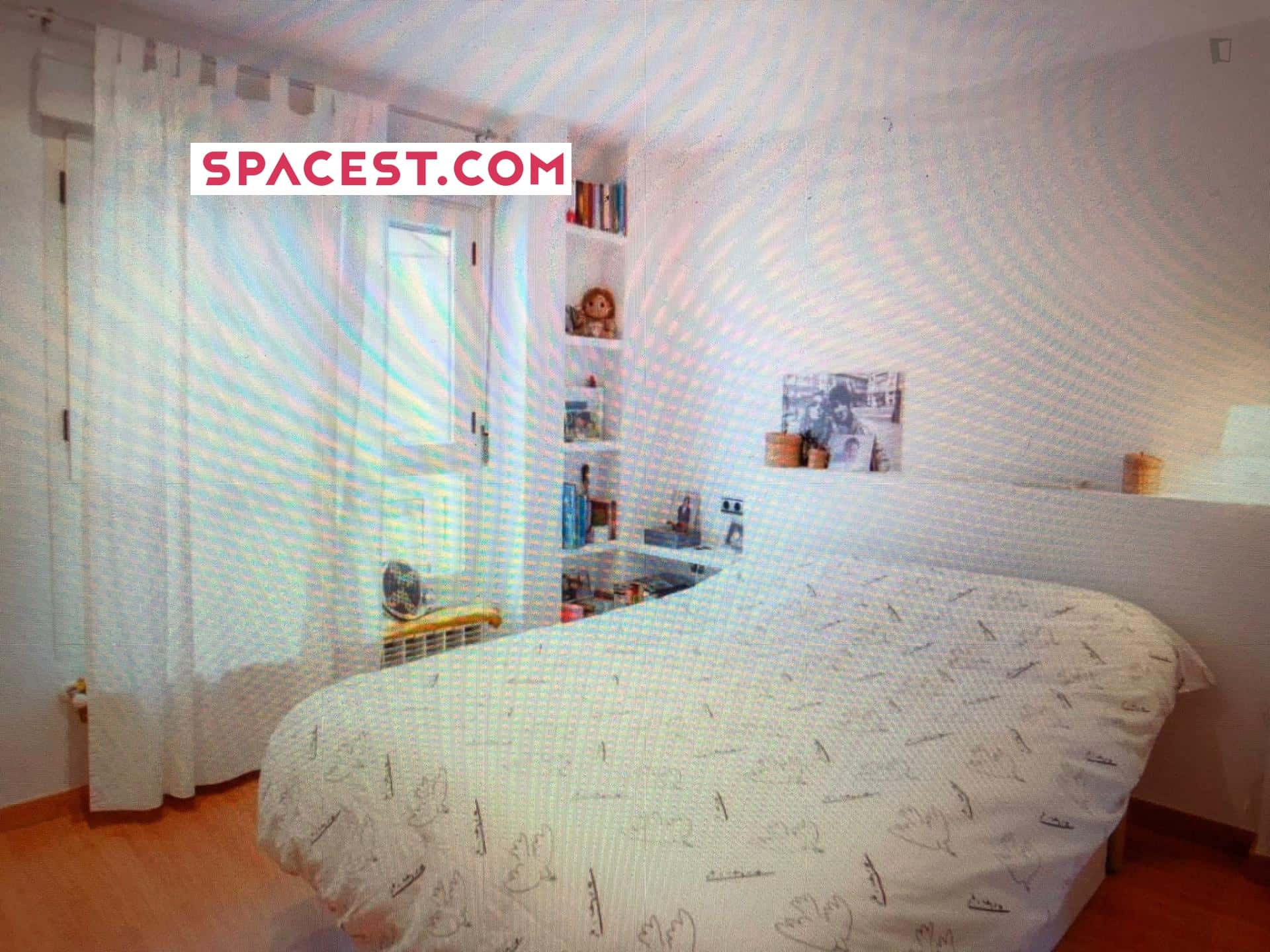 Room In Camino Minasierra, Granada For 100 M² With 3 Bedrooms - 1