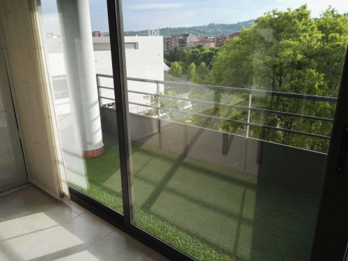 Room in Carrer d'Eugeni Ferrer Dalmau, Terrassa with 3 bedrooms