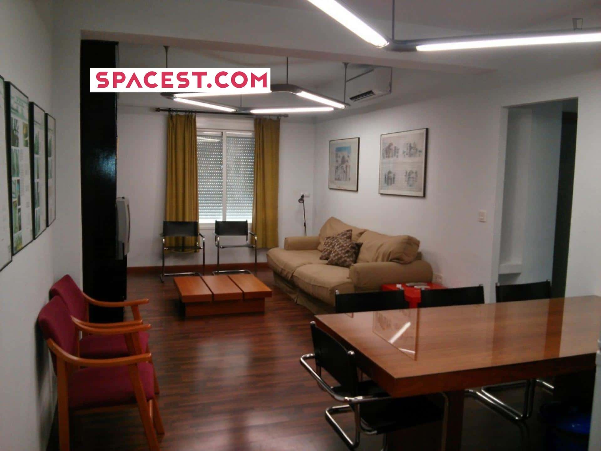 Apartment In Calle Recogidas, Granada With 3 Bedrooms - 1