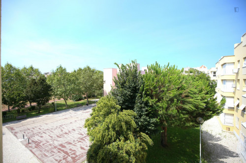 Cushy Single/Double bedroom next to Carnide Metro Station