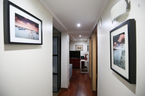 Cushy Single/Double bedroom next to Carnide Metro Station