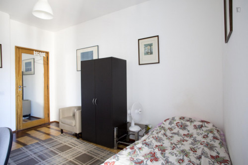 Twin bedroom in proximity in Picoas