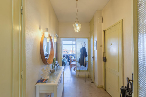 Roomy double bedroom in Cedofeita