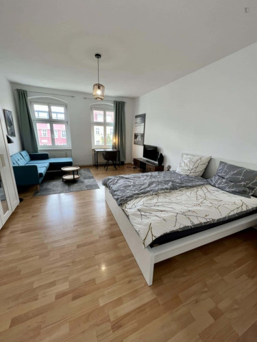 Apartment in Proskauer Straße, Berlin for 65 m² with 2 bedrooms