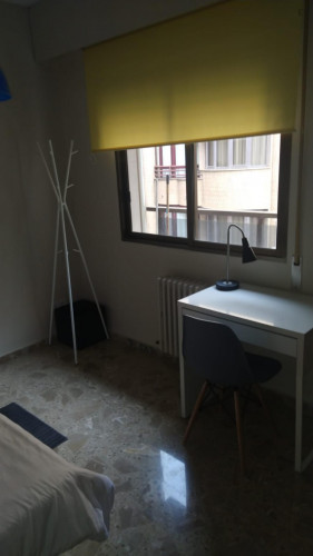 Double bedroom in a 5-bedroom apartment near Xàtiva metro station