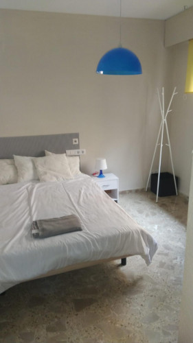 Double bedroom in a 5-bedroom apartment near Xàtiva metro station