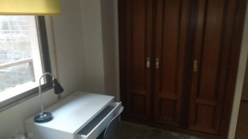 Double bedroom in a 5-bedroom apartment near Xàtiva metro station