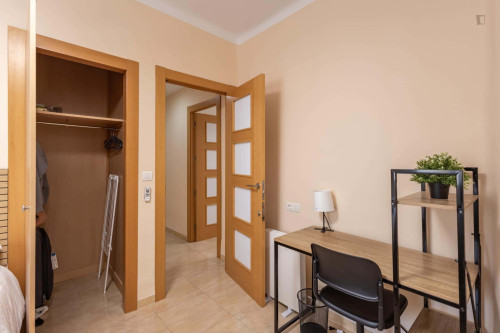 Room in Calle Sol, Granada for 150 m² with 6 bedrooms - Gallery - 5