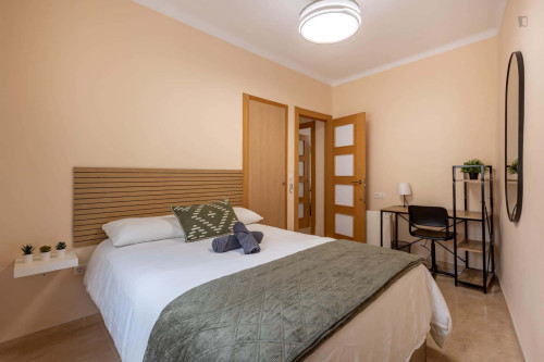 Room in Calle Sol, Granada for 150 m² with 6 bedrooms