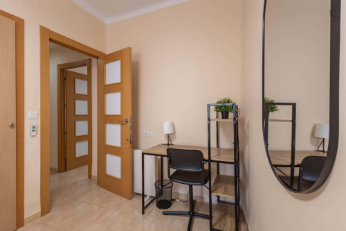 Room in Calle Sol, Granada for 150 m² with 6 bedrooms