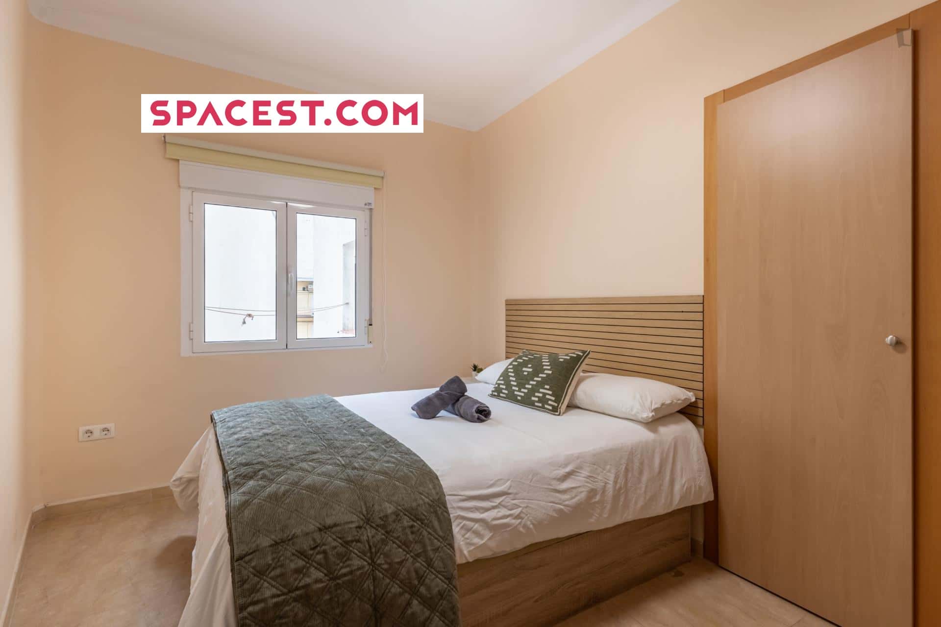 Room In Calle Sol, Granada For 150 M² With 6 Bedrooms - 1