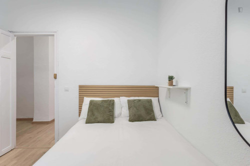 Room in Calle Santa Teresa, Granada for 120 m² with 5 bedrooms - Gallery - 5