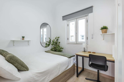 Room in Calle Santa Teresa, Granada for 120 m² with 5 bedrooms