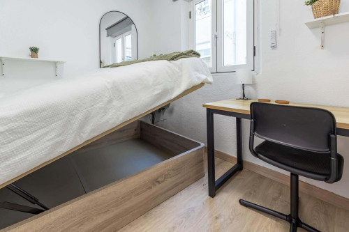 Room in Calle Santa Teresa, Granada for 120 m² with 5 bedrooms - Gallery - 7
