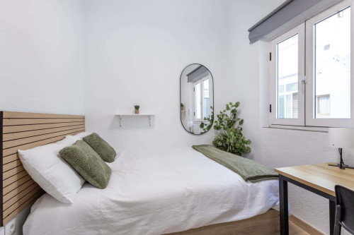 Room in Calle Santa Teresa, Granada for 120 m² with 5 bedrooms