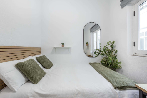 Room in Calle Santa Teresa, Granada for 120 m² with 5 bedrooms