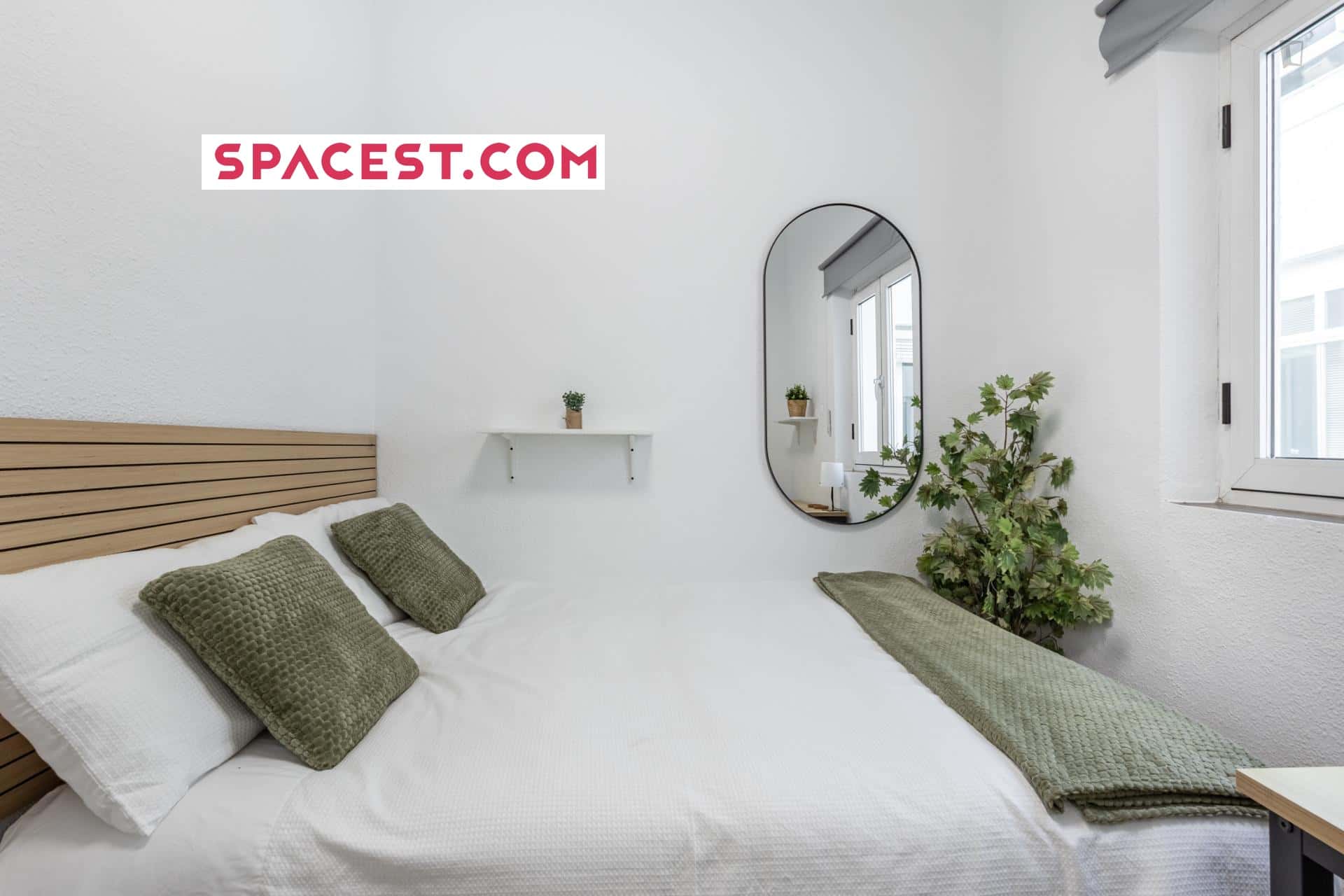 Room In Calle Santa Teresa, Granada For 120 M² With 5 Bedrooms - 1