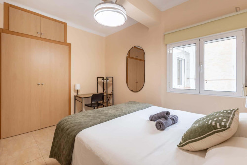 Room in Calle Sol, Granada for 150 m² with 6 bedrooms - Gallery - 17