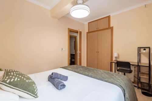 Room in Calle Sol, Granada for 150 m² with 6 bedrooms - Gallery - 16