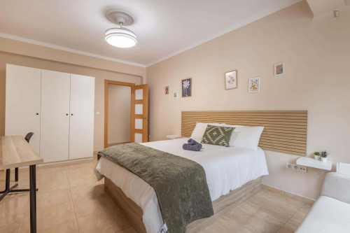 Room in Calle Sol, Granada for 150 m² with 6 bedrooms - Gallery - 5