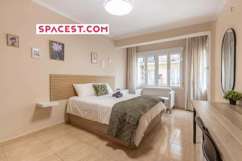 Room in Calle Sol, Granada for 150 m² with 6 bedrooms - Gallery - 15