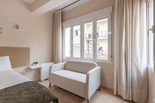Room in Calle Sol, Granada for 150 m² with 6 bedrooms