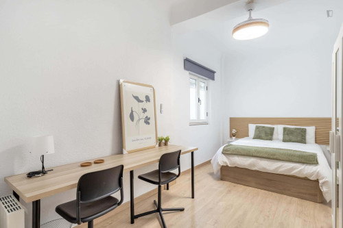 Room in Calle Santa Teresa, Granada for 120 m² with 5 bedrooms