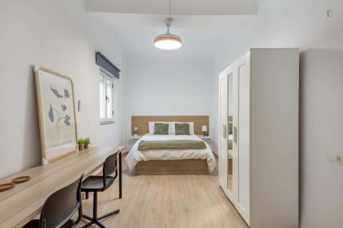 Room in Calle Santa Teresa, Granada for 120 m² with 5 bedrooms
