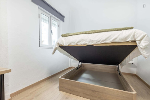 Room in Calle Santa Teresa, Granada for 120 m² with 5 bedrooms - Gallery - 8