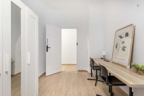 Room in Calle Santa Teresa, Granada for 120 m² with 5 bedrooms - Gallery - 7