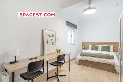 Room in Calle Santa Teresa, Granada for 120 m² with 5 bedrooms - Gallery - 9