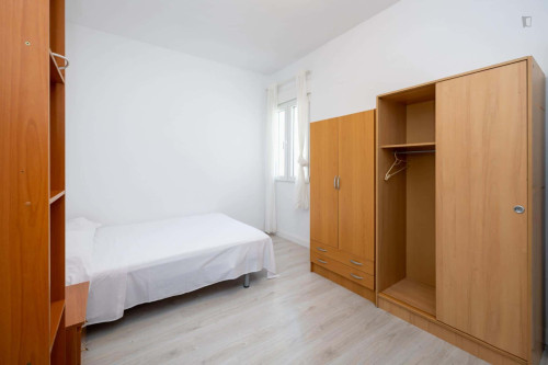 Room in Calle Santa Clotilde, Granada for 160 m² with 5 bedrooms